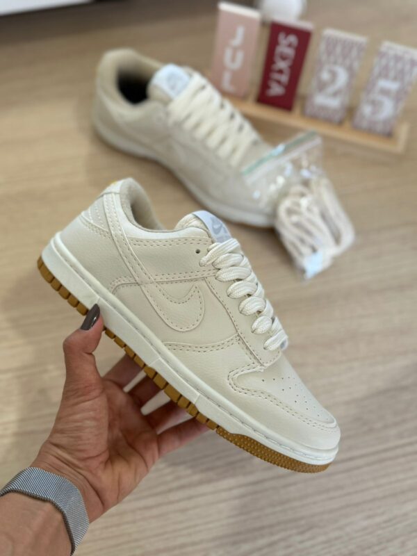 Tênis Nike SB Bege