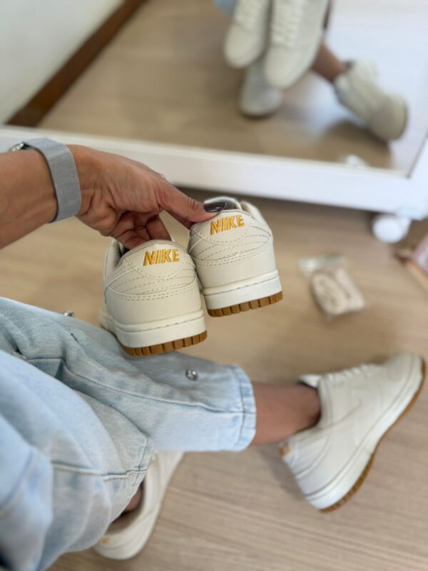 Tênis Nike SB Bege - Imagem 3
